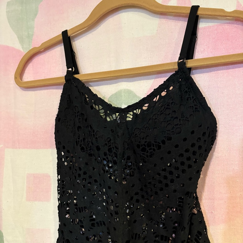 Robin Piccone Black Crochet Sexy Lace One Piece EUC Swimsuit Size 4 Cutouts Cute - Picture 2 of 9